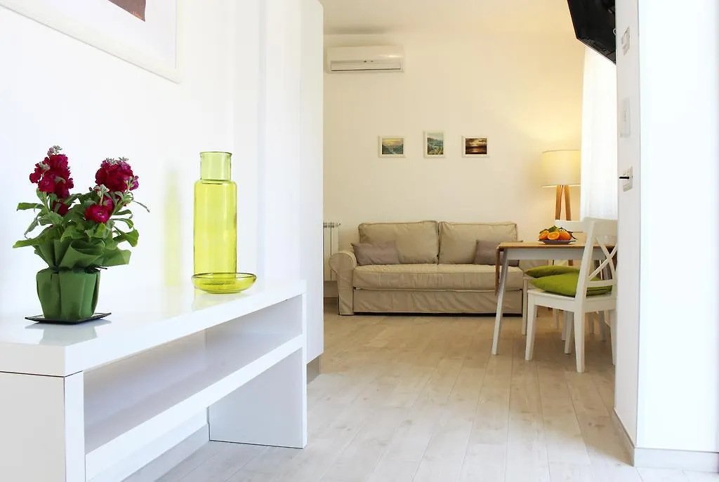 Taonasi Mazzeo Apartment 0*,